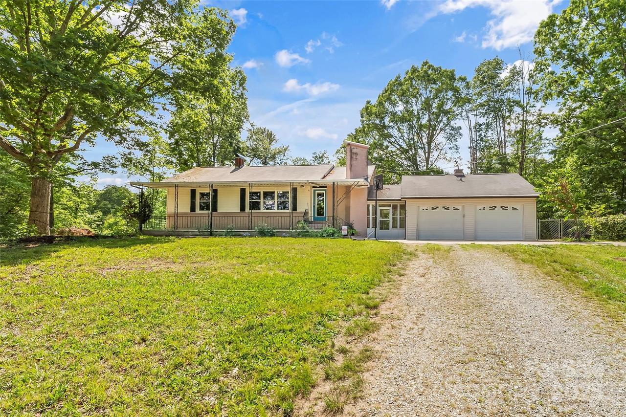 4210 Berry Pl., Valdese, NC 28690