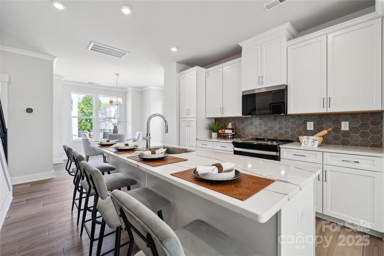 2009 Clarksdale Dr. #39, Charlotte, NC 28206