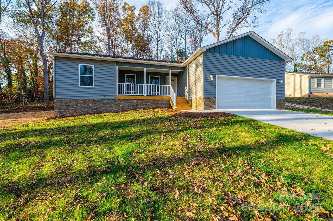111 Timberlane Pl., Lenoir, NC 28645