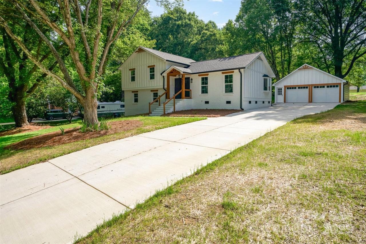 437 Chadmore Dr., Charlotte, NC 28270