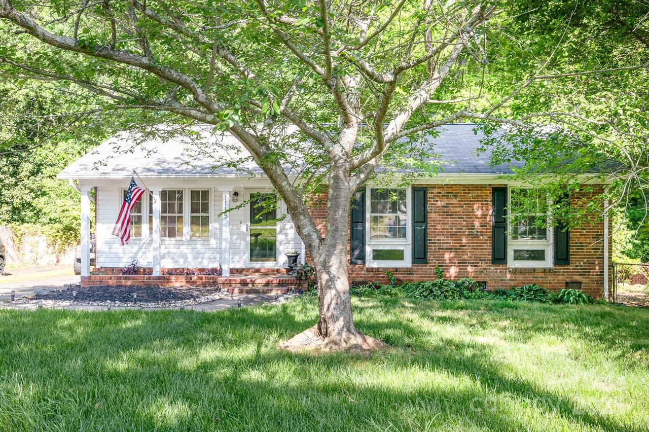 1115 Grovewood Dr., Charlotte, NC 28208
