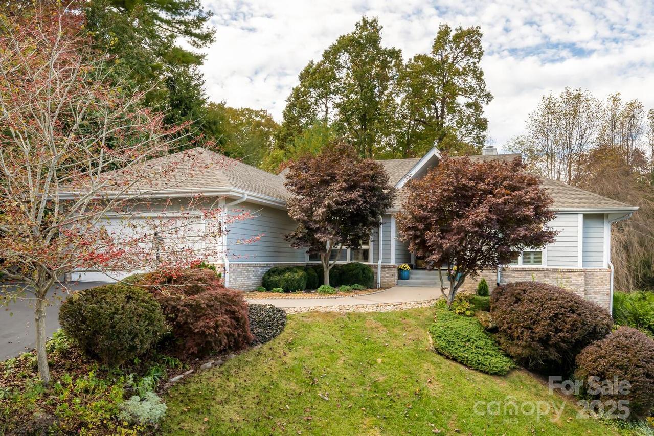 501 Candlewood Ln., Flat Rock, NC 28731