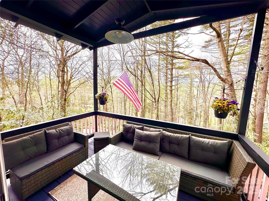 17 W Village Way, Sapphire, NC 28774