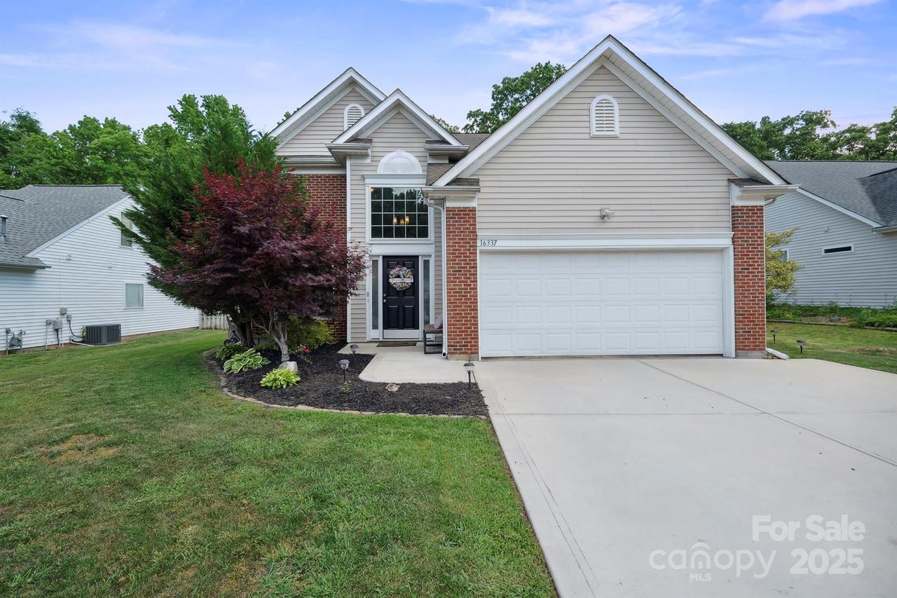 16337 Greybriar Forest Ln., Charlotte, NC 28278