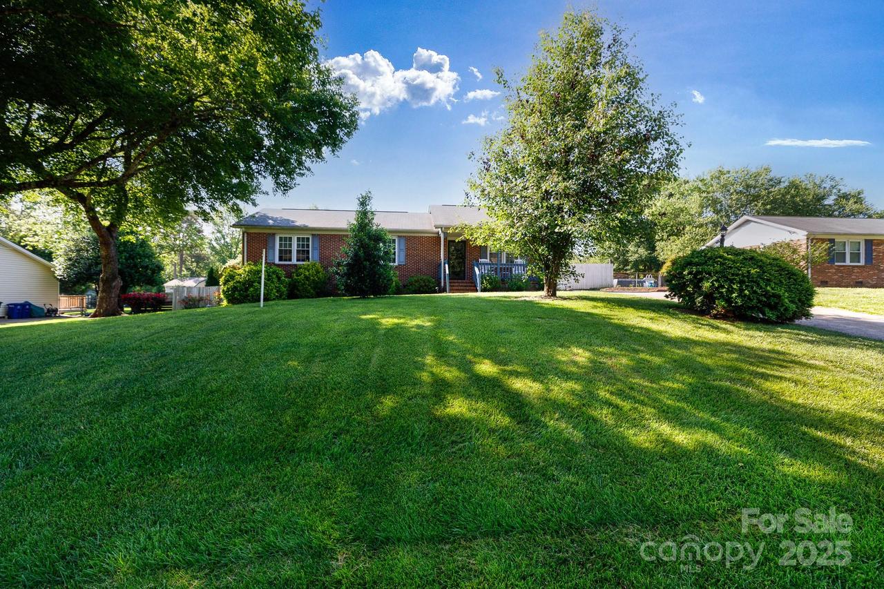 205 Wrentree Ln., Gastonia, NC 28056