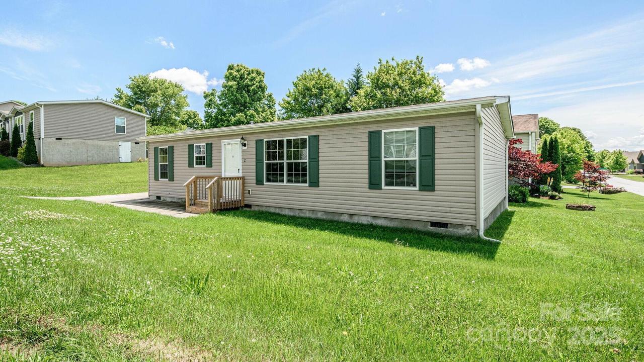 2 N Frederick Ln., Hendersonville, NC 28792