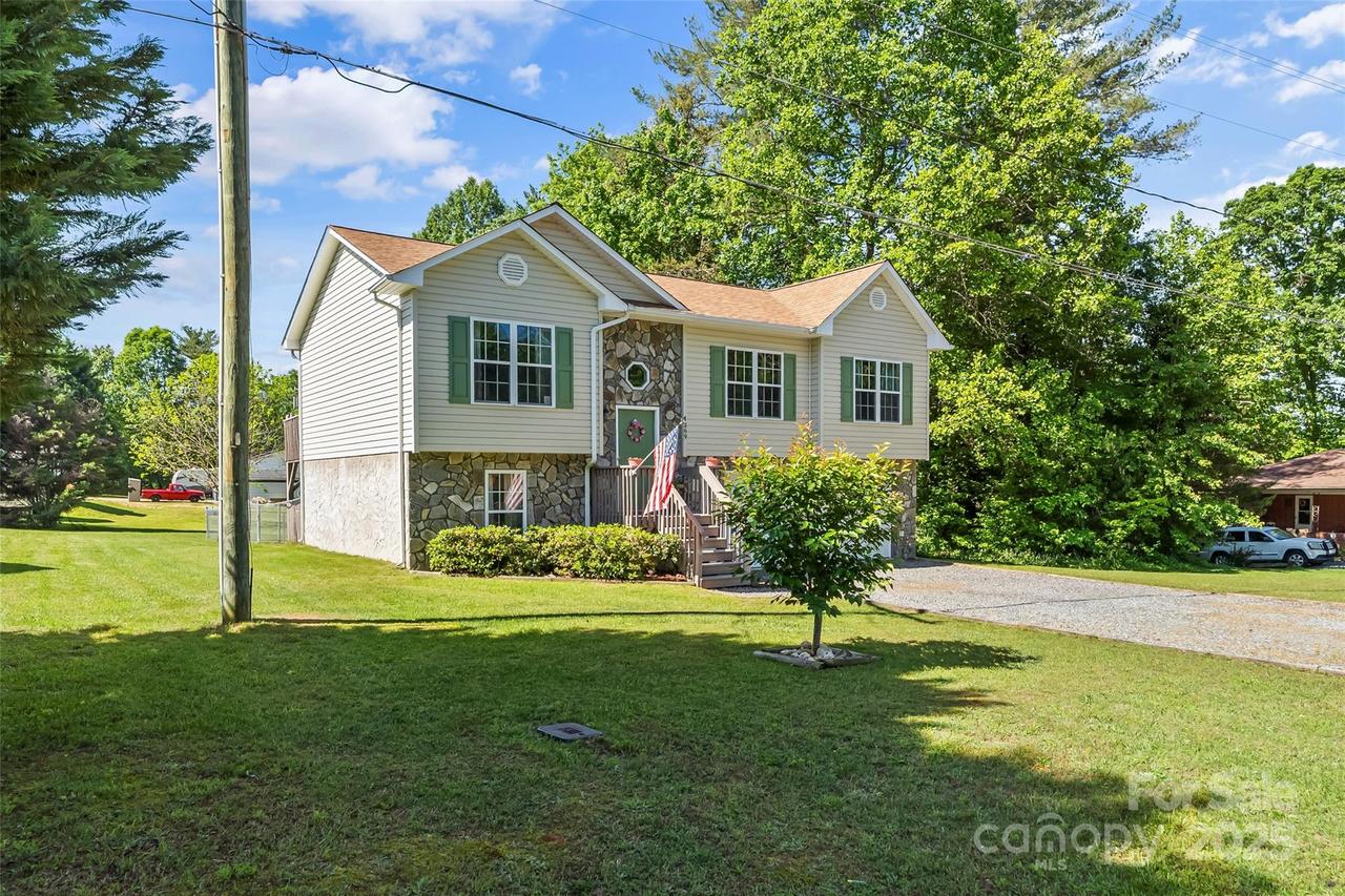 4269 Smokey Creek Rd., Lenoir, NC 28645