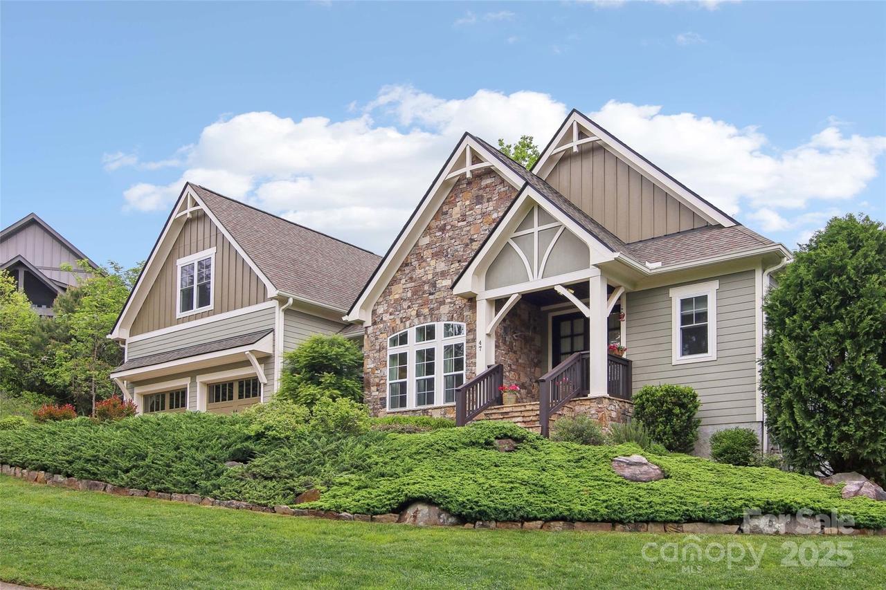 47 Yellowwood Ln., Horse Shoe, NC 28742