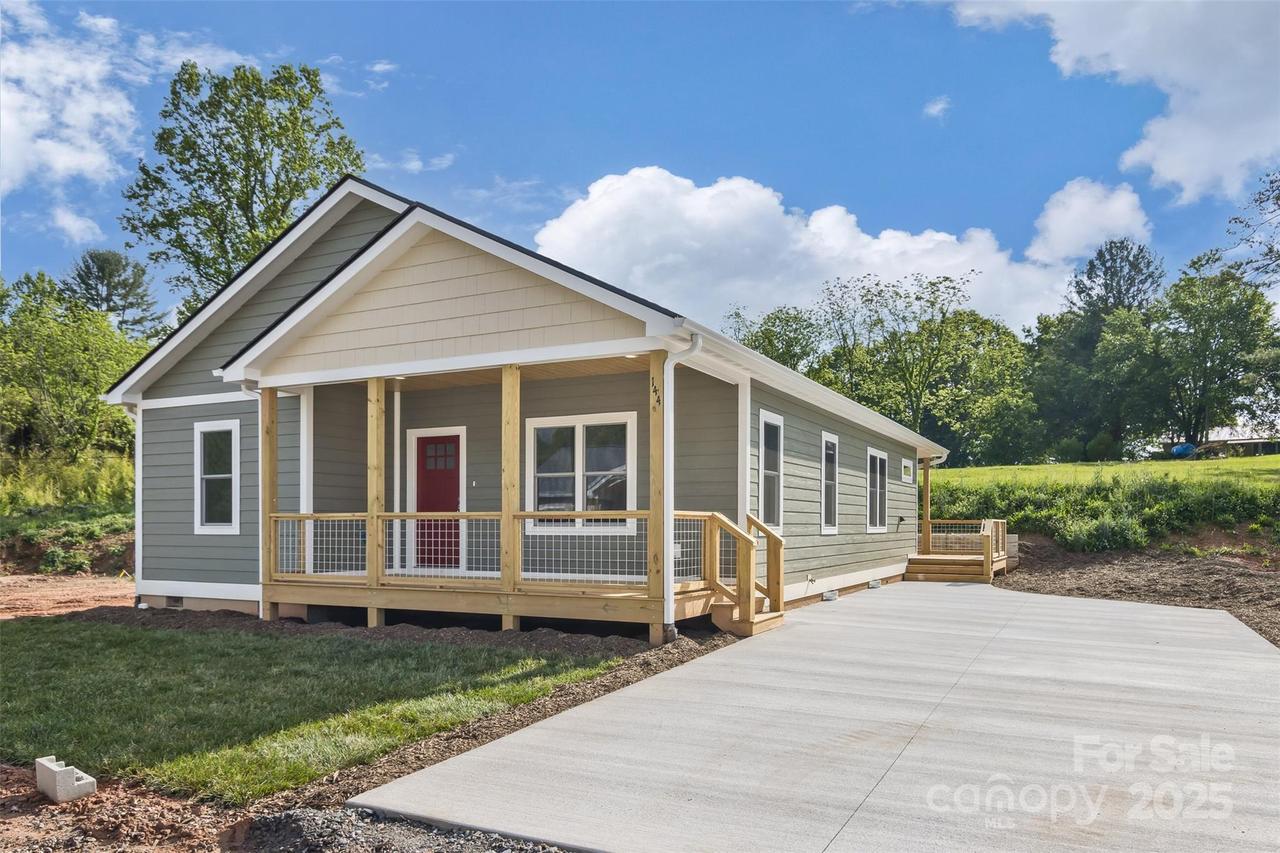 144 Peyton Elaine Rd., Clyde, NC 28721