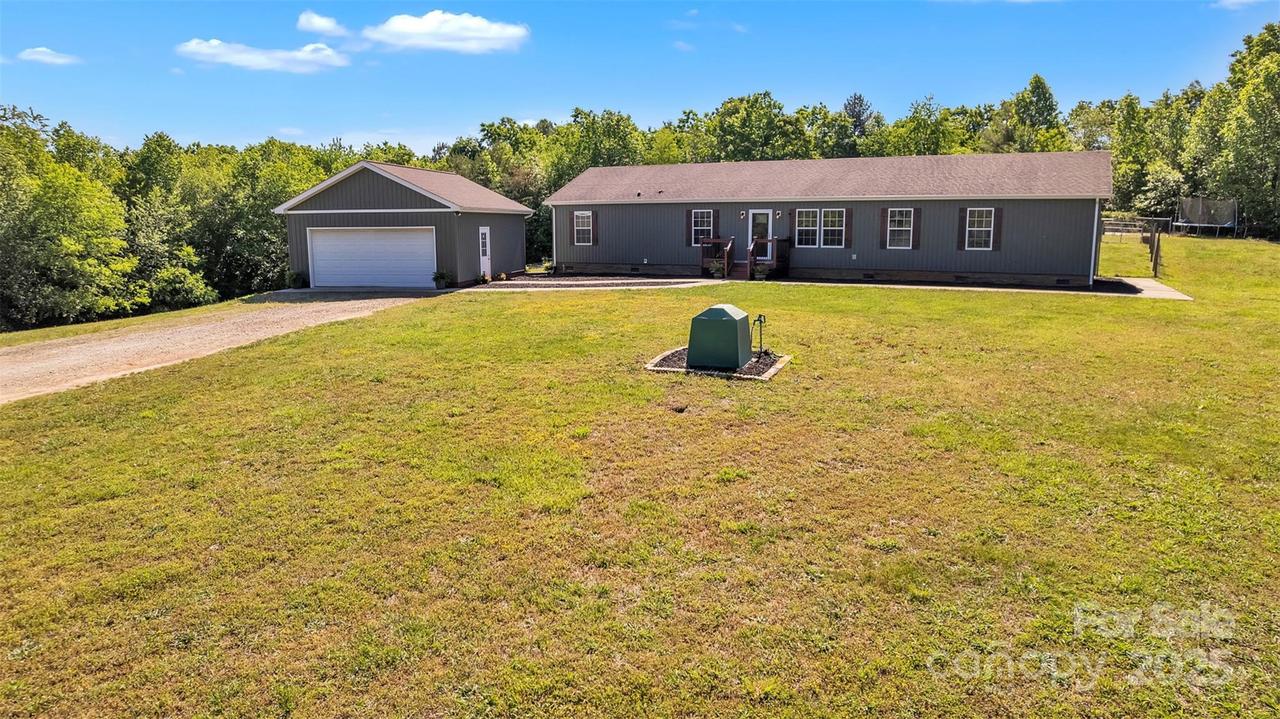 725 Hunters Ridge Rd., Taylorsville, NC 28681