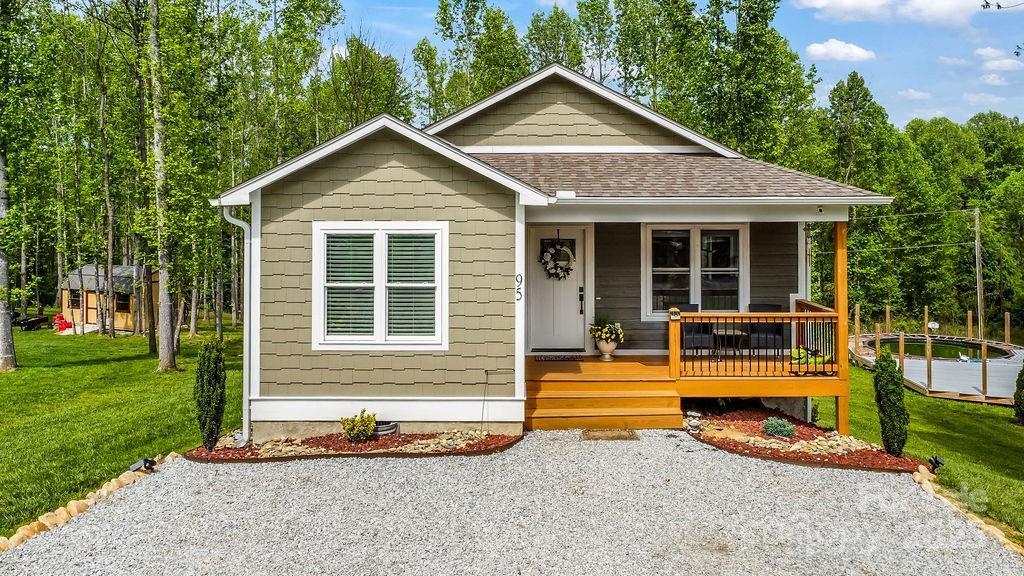 95 Walt Dr., Hendersonville, NC 28792