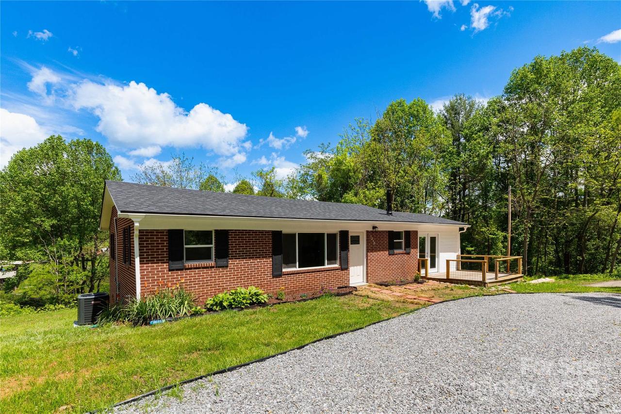 1318 Crawford Rd., Waynesville, NC 28785