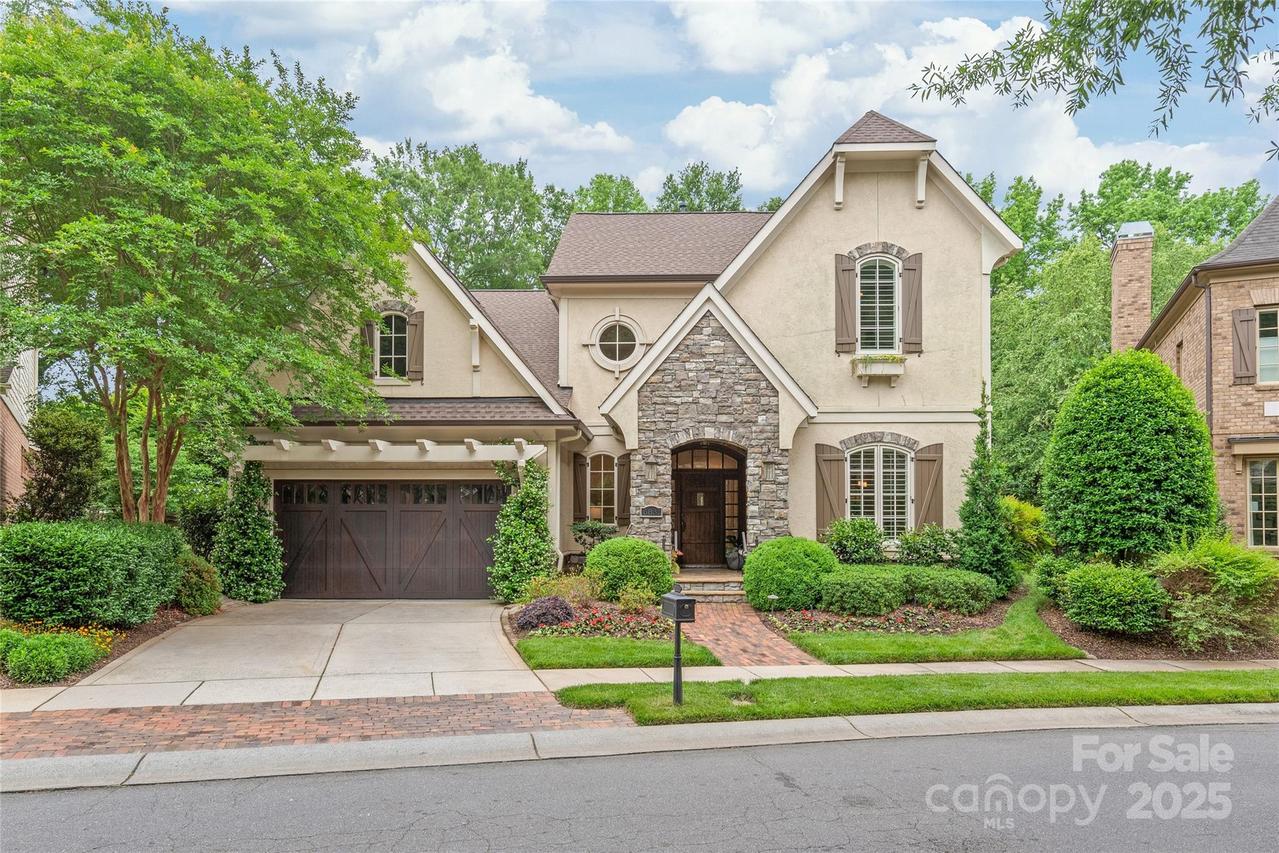 6831 Conservatory Ln., Charlotte, NC 28210