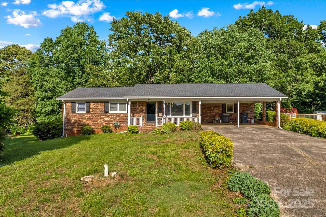 157 E Meadowview Dr., Statesville, NC 28625