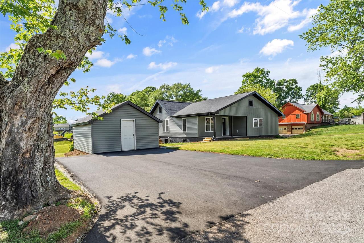 800 Hoyle St., Valdese, NC 28690