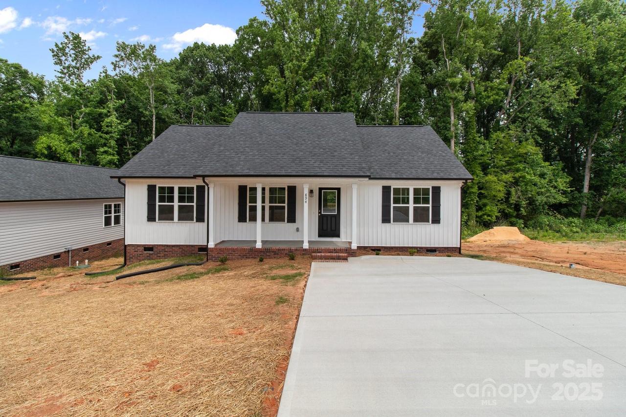 894 Oval St., Kannapolis, NC 28081