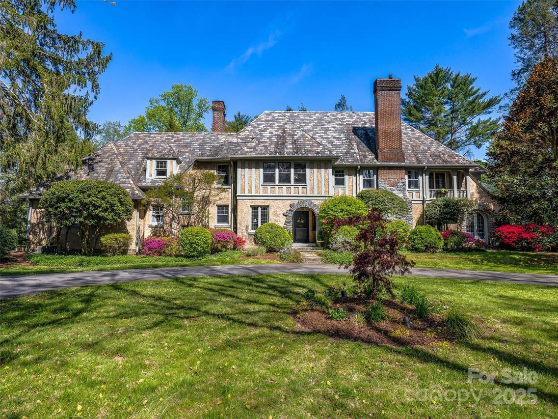 334 Vanderbilt Rd., Biltmore Forest, NC 28803