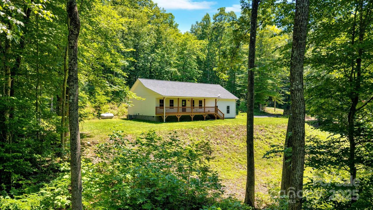 155 Pebble Ridge Rd., Spruce Pine, NC 28777