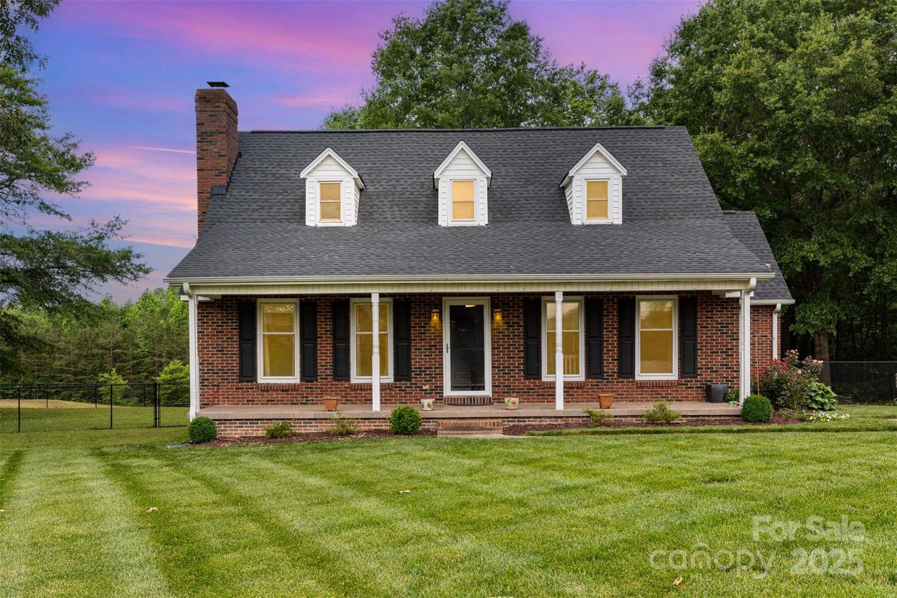 3049 Stablegate Dr., Gastonia, NC 28052