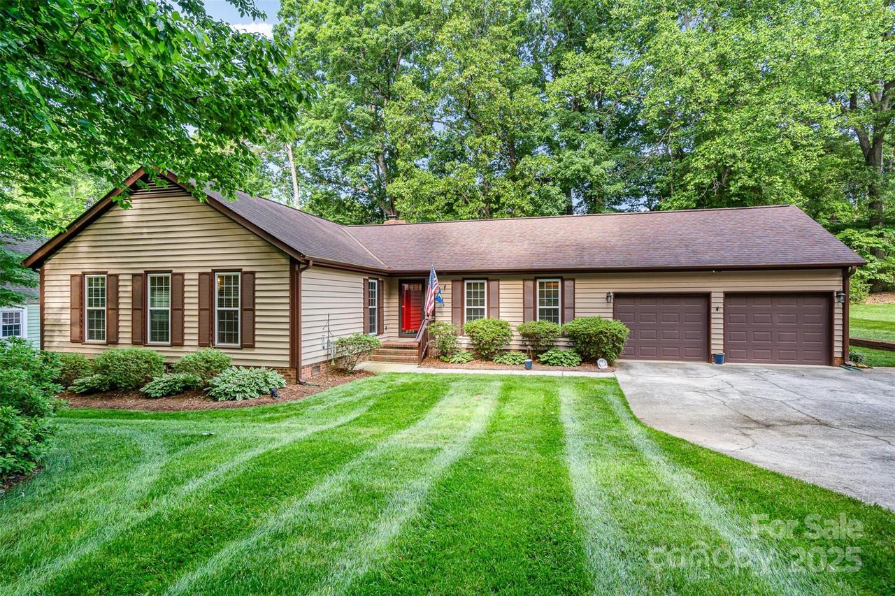 14027 Springwater Dr., Matthews, NC 28105
