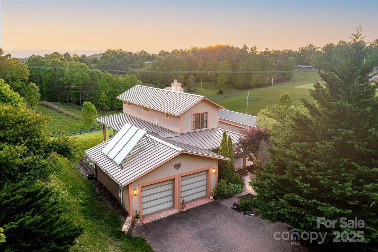 158 Pickens Rd., Weaverville, NC 28787