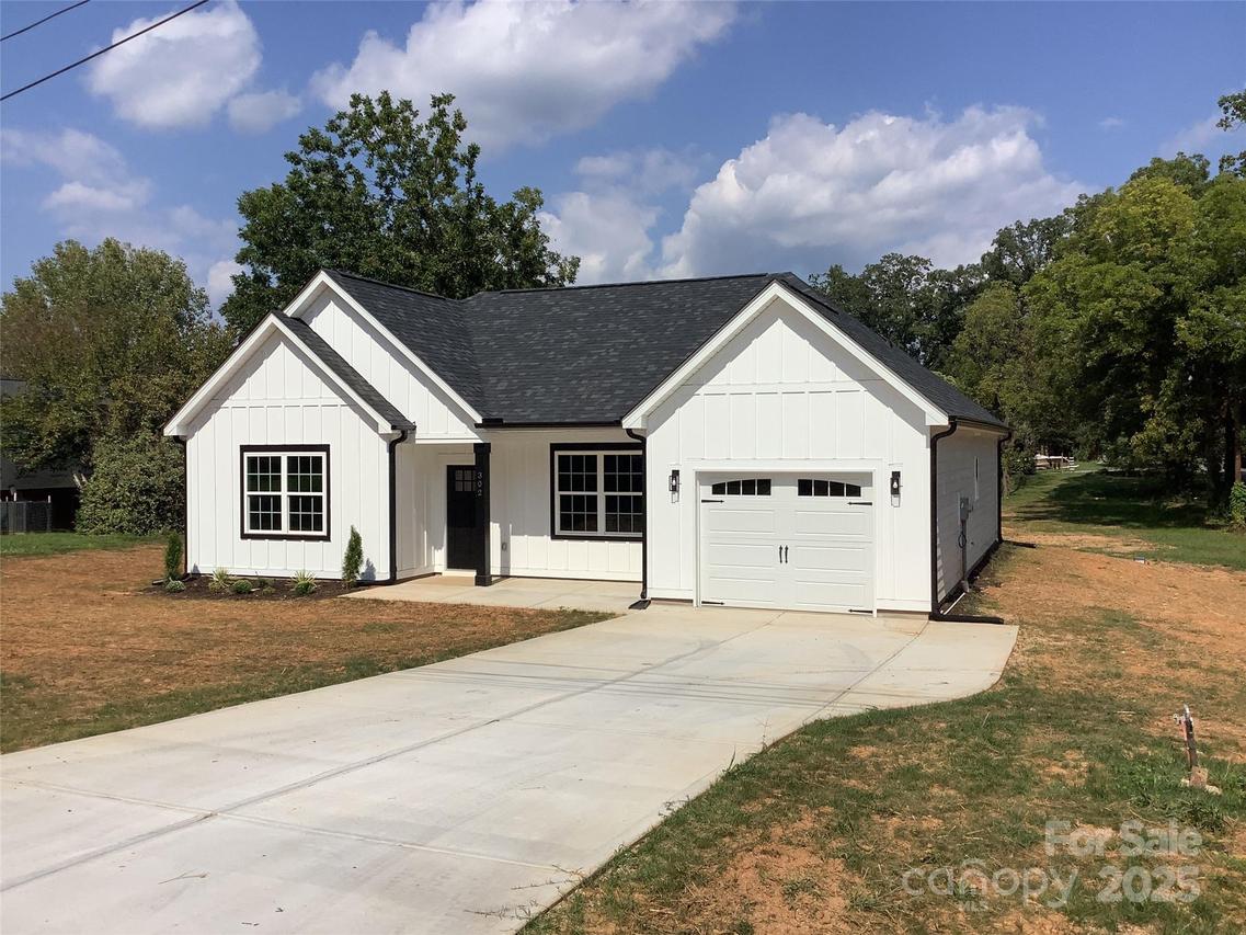 302 W Second St., Lowell, NC 28098