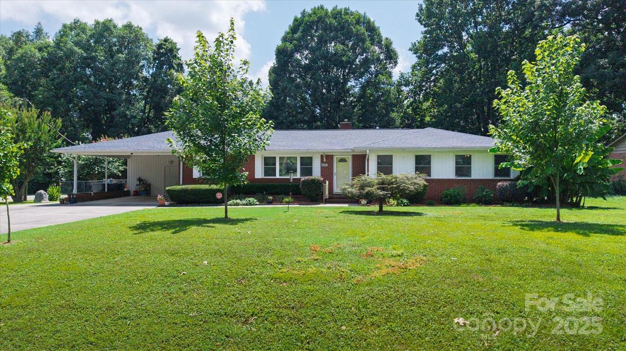 6003 Woodbridge Rd., Charlotte, NC 28227