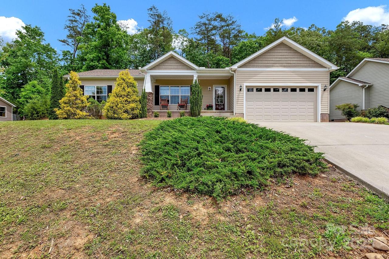 52 Luther Cove Rd., Candler, NC 28715