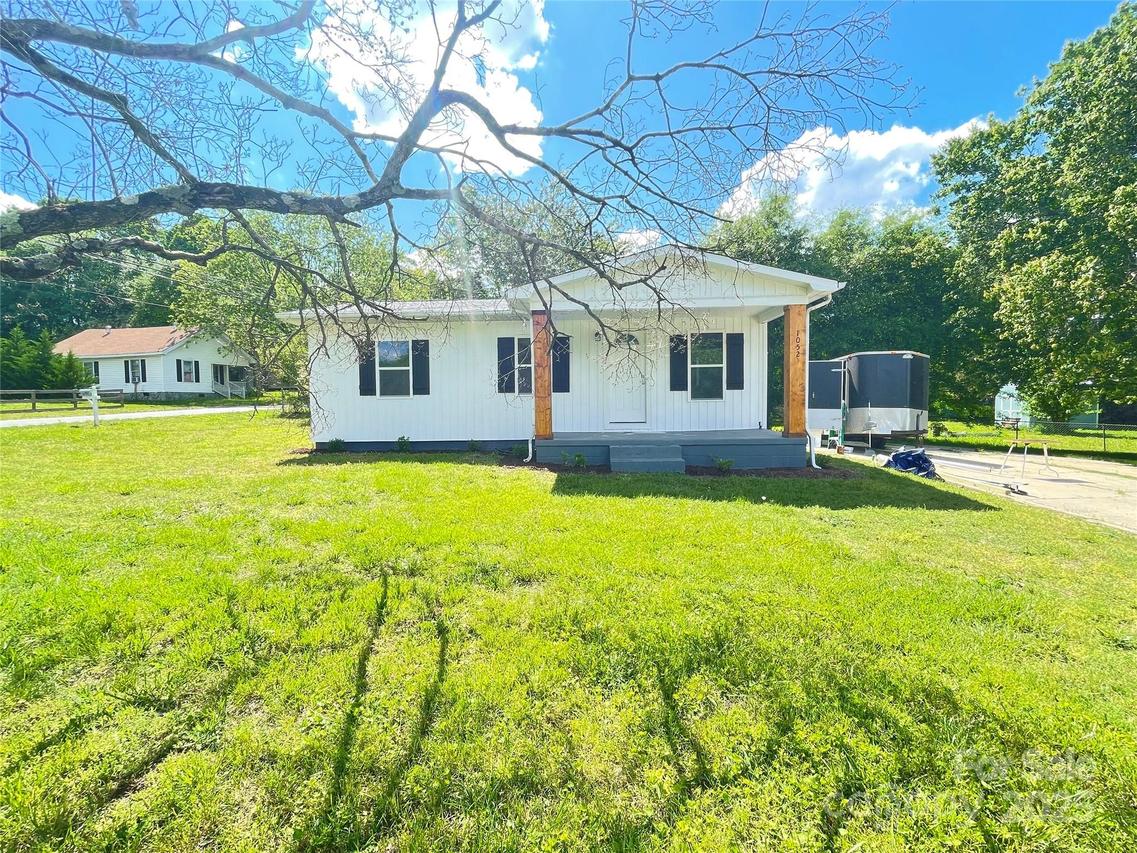1052 S Grove Street Extension, Lincolnton, NC 28092