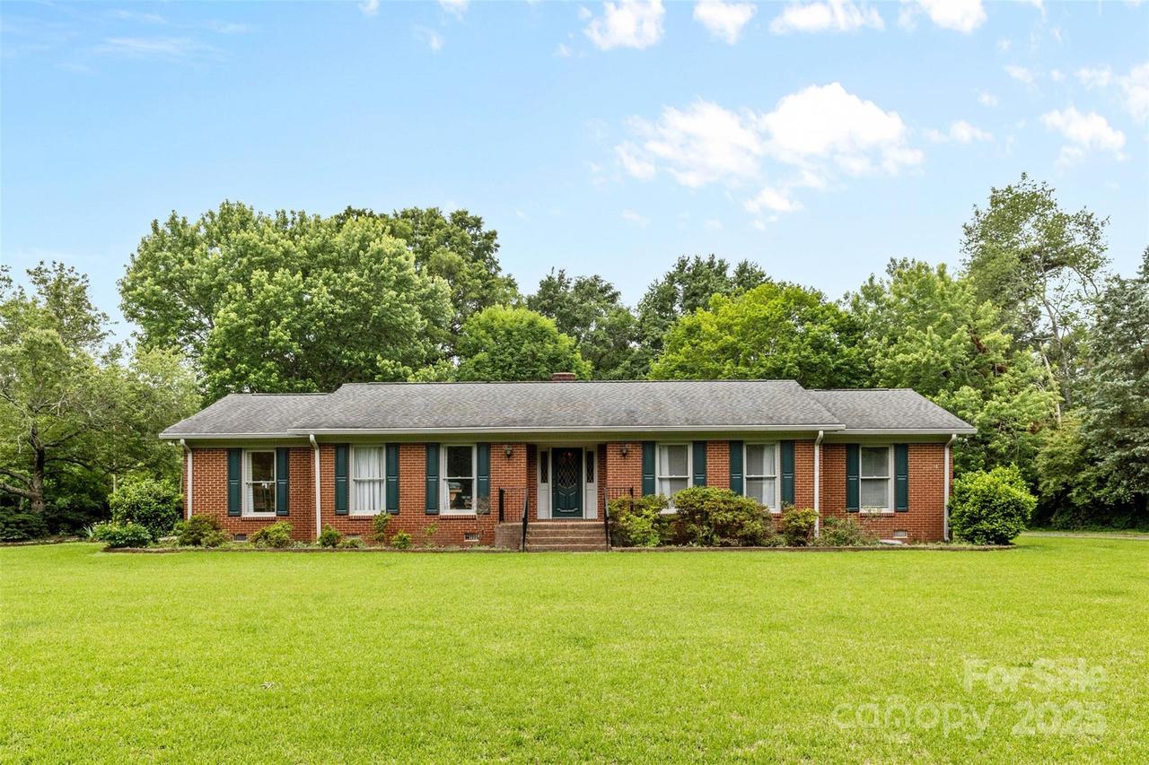 124 Courtney Ln., Matthews, NC 28105