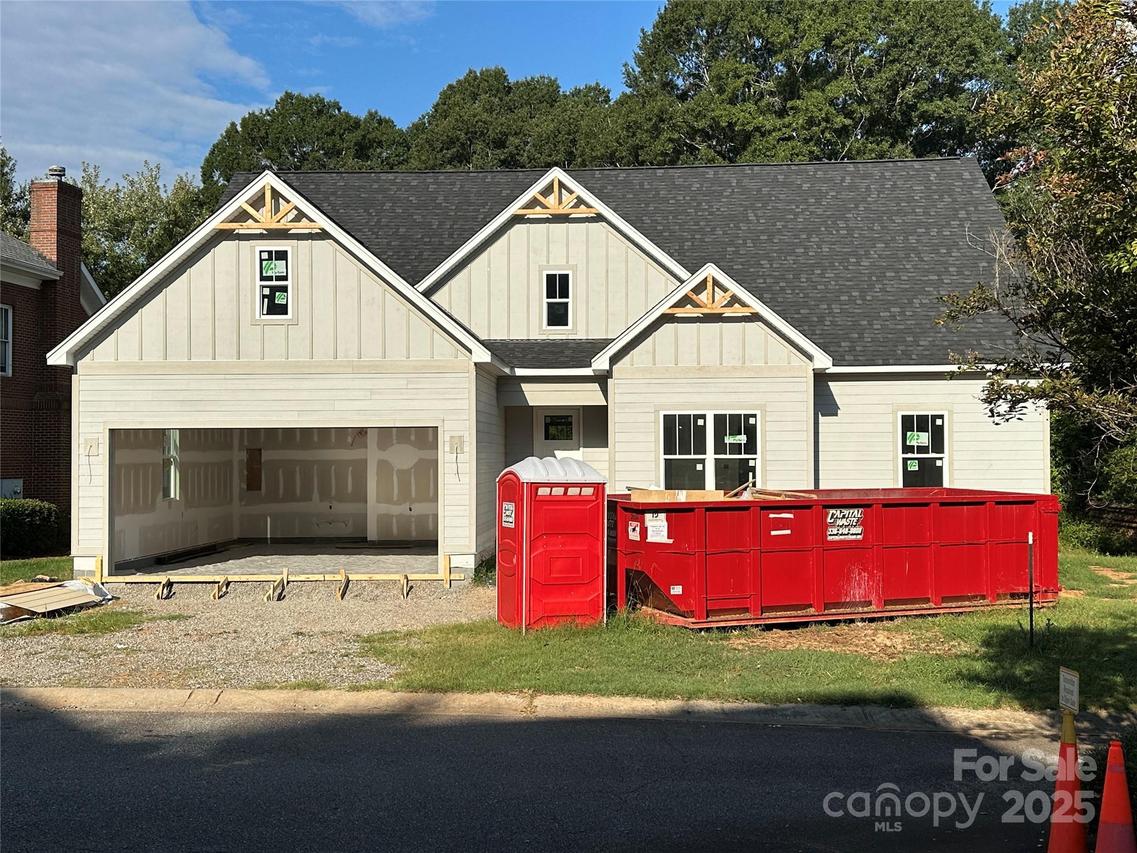 1061 The Glen St., Statesville, NC 28677