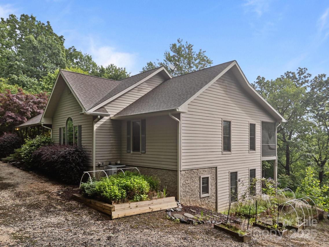 273 Bluebird Rd., Lake Lure, NC 28746