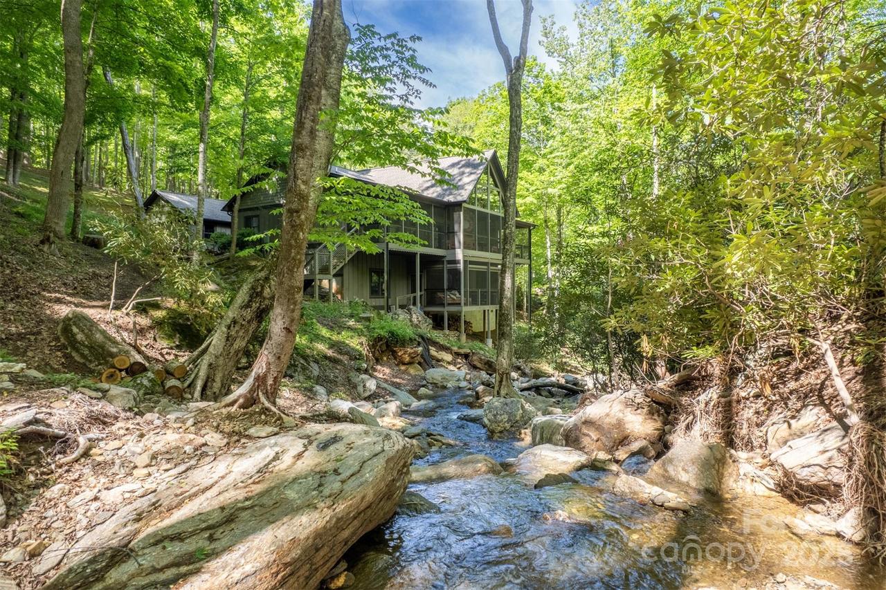 350 Celo Cove Dr., Burnsville, NC 28714