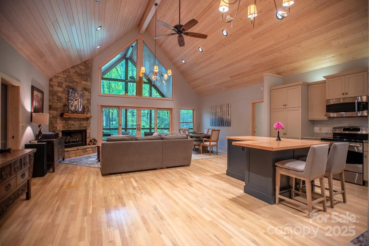 350 Celo Cove Dr., Burnsville, NC 28714
