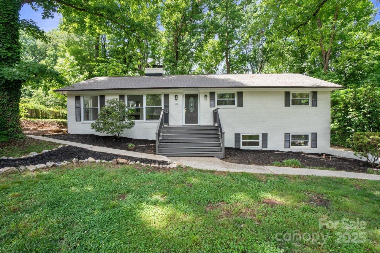 218 Kingsway Cir., Charlotte, NC 28214