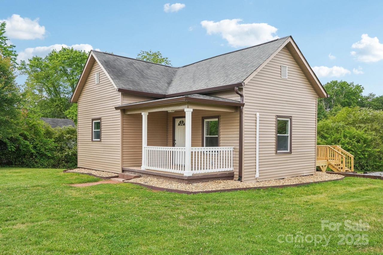 10 Lake St., Granite Falls, NC 28630