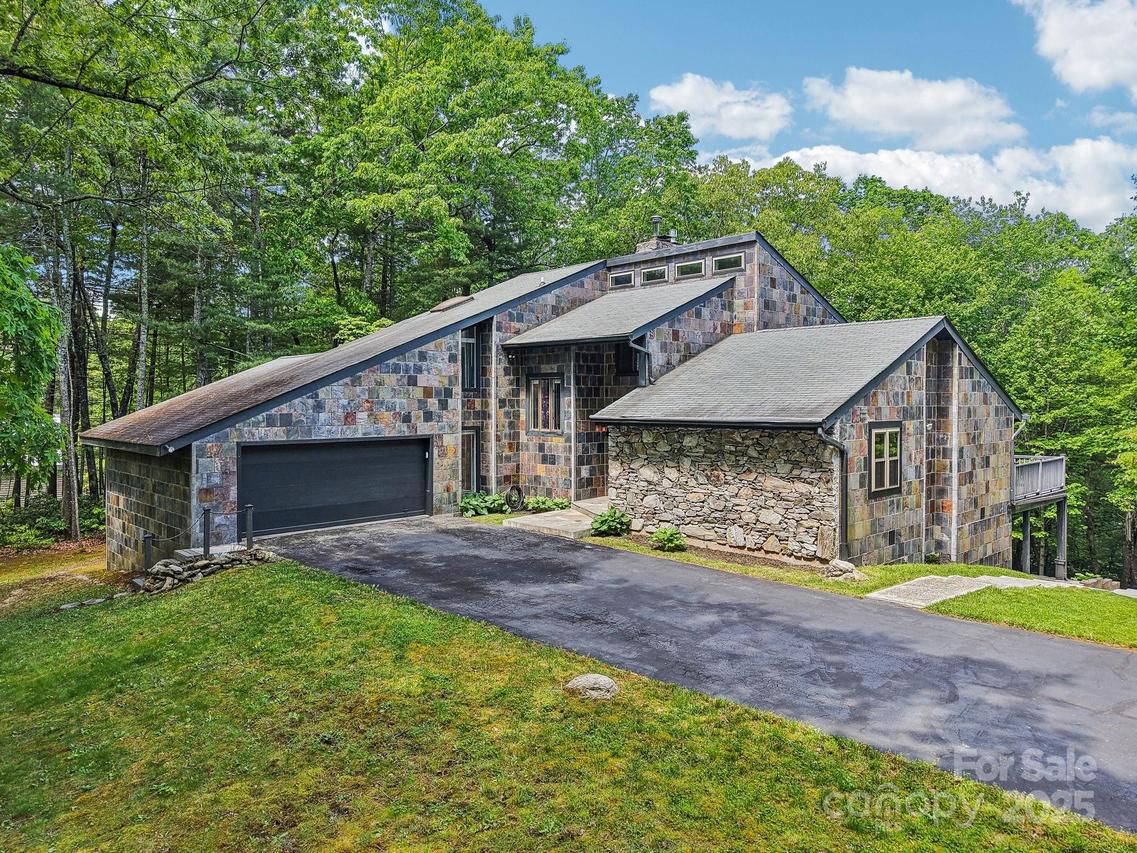 50 Whiskey Creek Rd., Hendersonville, NC 28739