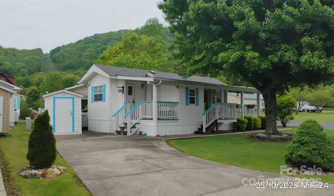 107 Strollers Ln., Waynesville, NC 28785
