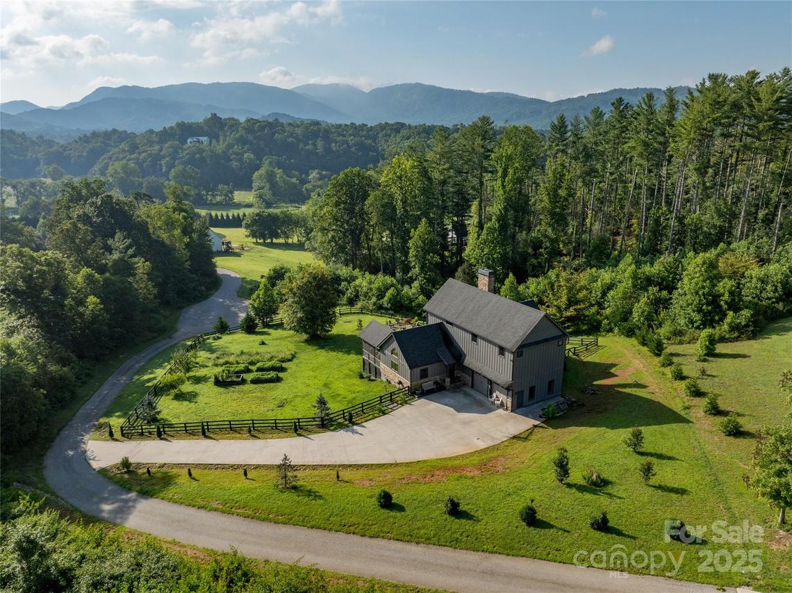 134 Olivia Trace Dr., Fletcher, NC 28732