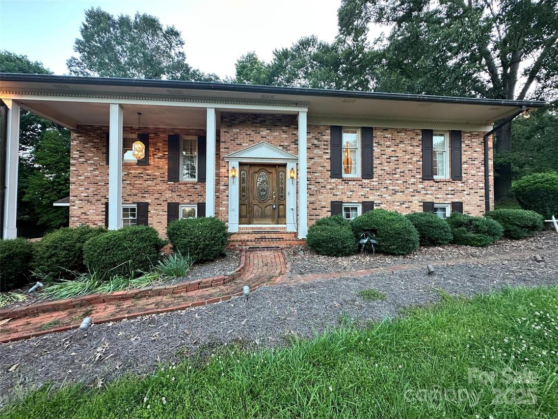 5495 Valley Run St., Hickory, NC 28601
