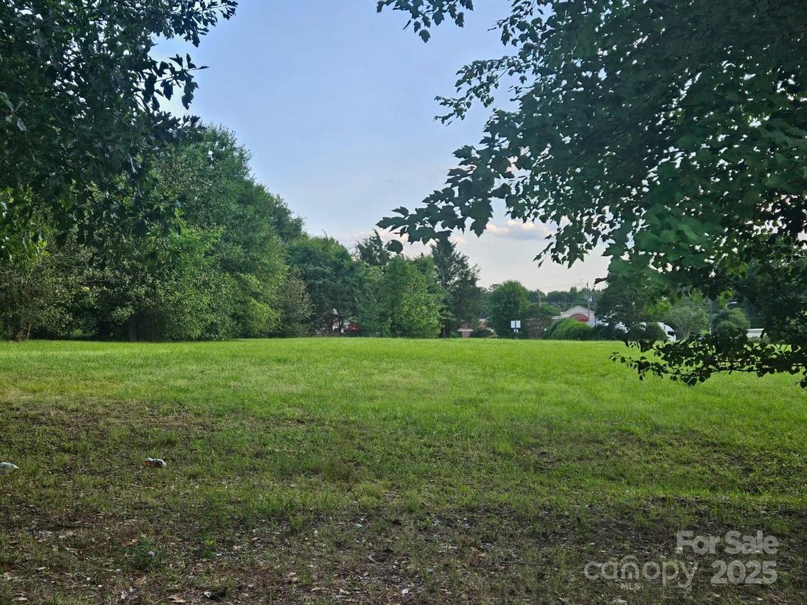 2225 Longdale Dr., Charlotte, NC 28217