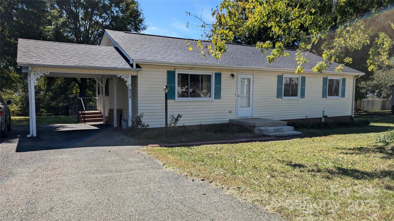 824 S Laurel St., Lincolnton, NC 28092