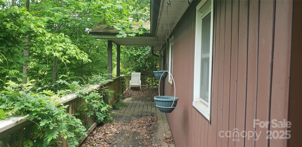 31 Samuel Ln., Candler, NC 28715