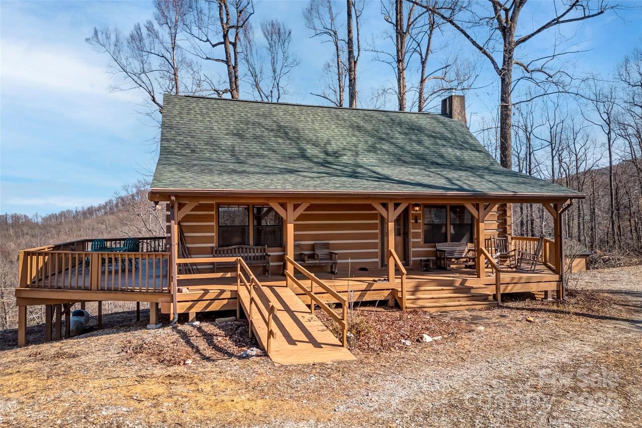 178 Tablerock Dr., Saluda, NC 28773