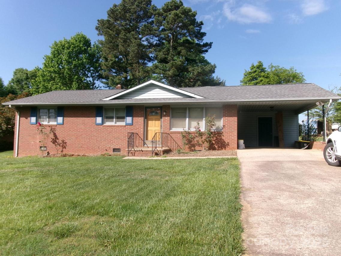 2583 Robinson Rd., Newton, NC 28658