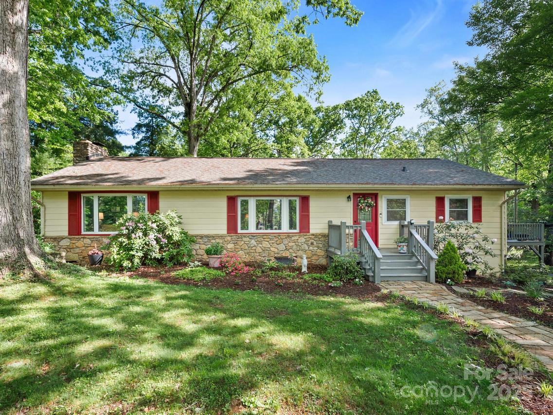 52 Fairway Dr., Asheville, NC 28805