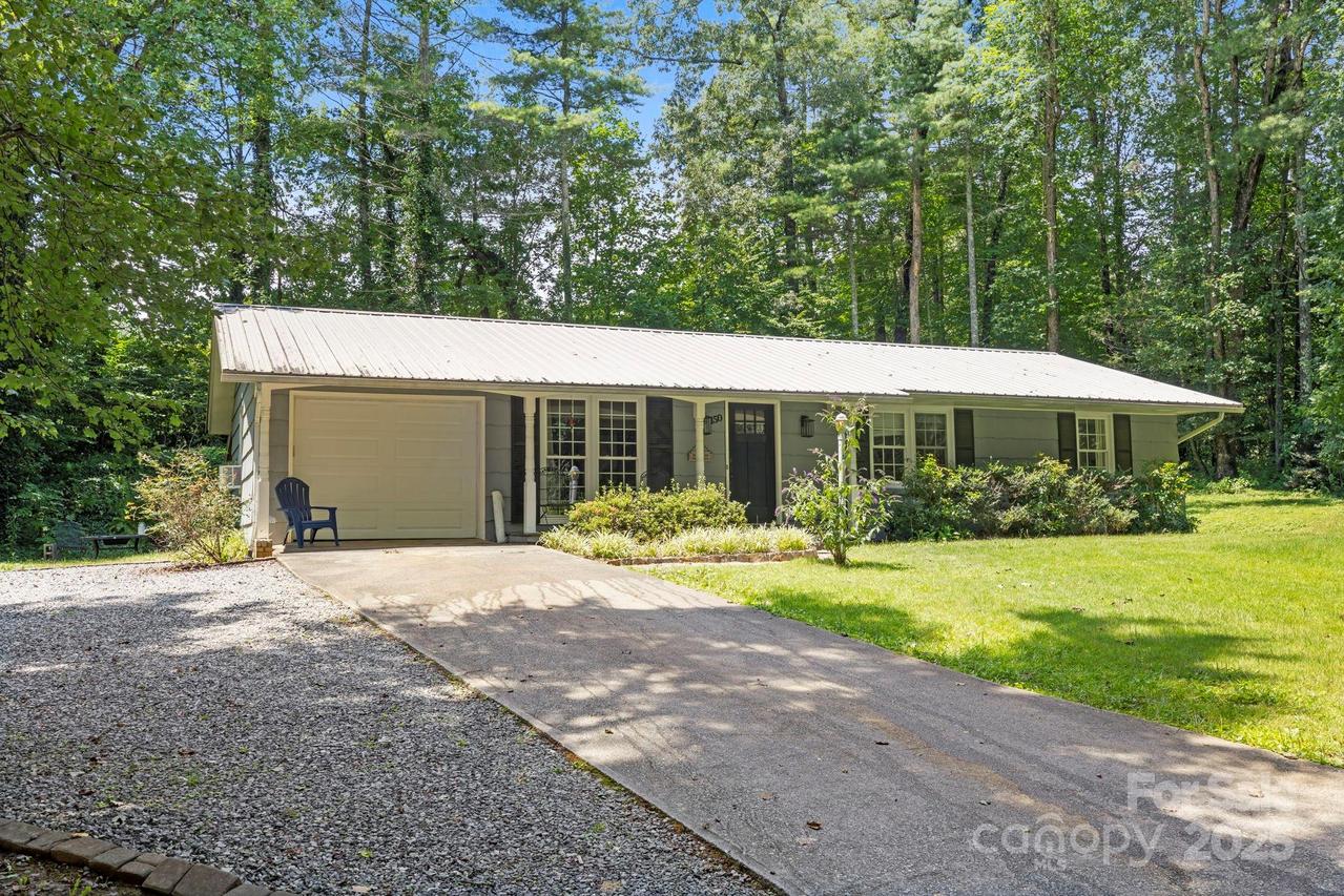 150 Deerwoode Ln., Brevard, NC 28712