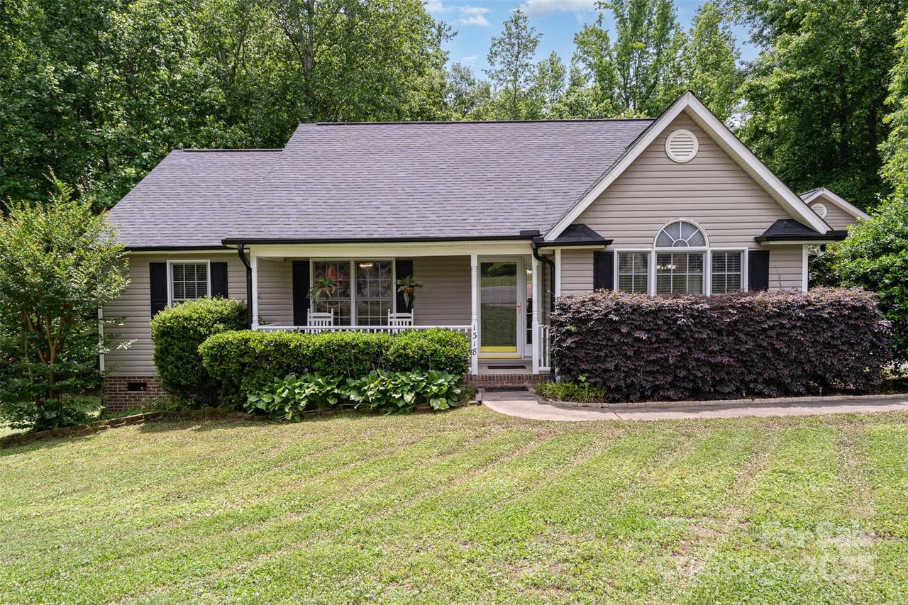 1318 Candlewood Dr., Gastonia, NC 28052