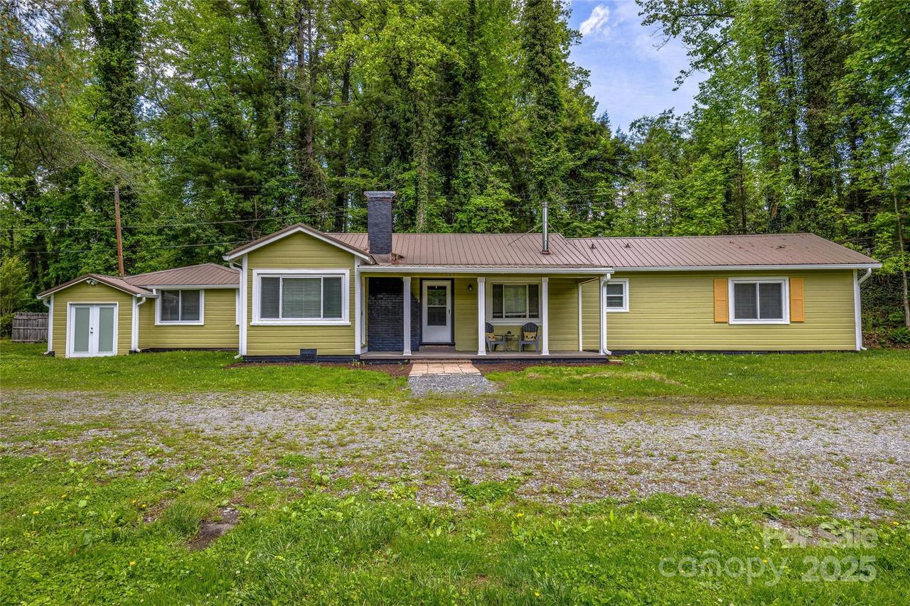 500 Broadway St., Hendersonville, NC 28739