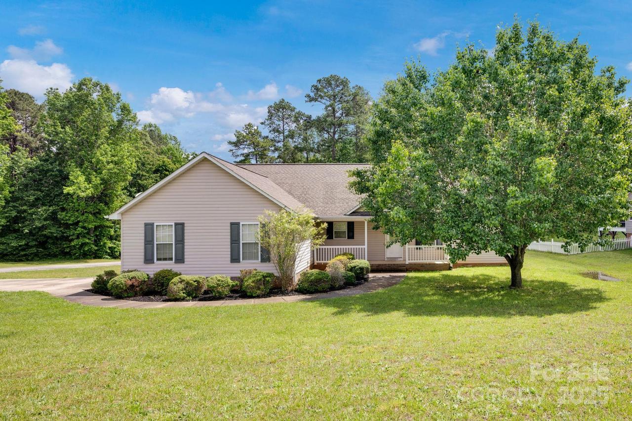 5678 Cedar Run Dr., Denver, NC 28037